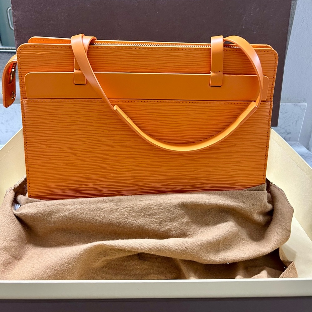 Authentic Vintage Louis Vuitton Epi Mandarin Orange Croisette PM Tote Bag - Picture 9 of 13